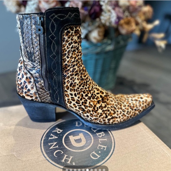 Old Gringo Double D Ranch “Skat Kat” hair on hide - Picture 5 of 10